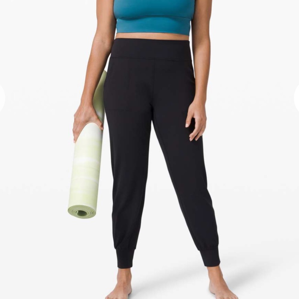 NWOT $98 Lululemon Align Jogger 28"
Black